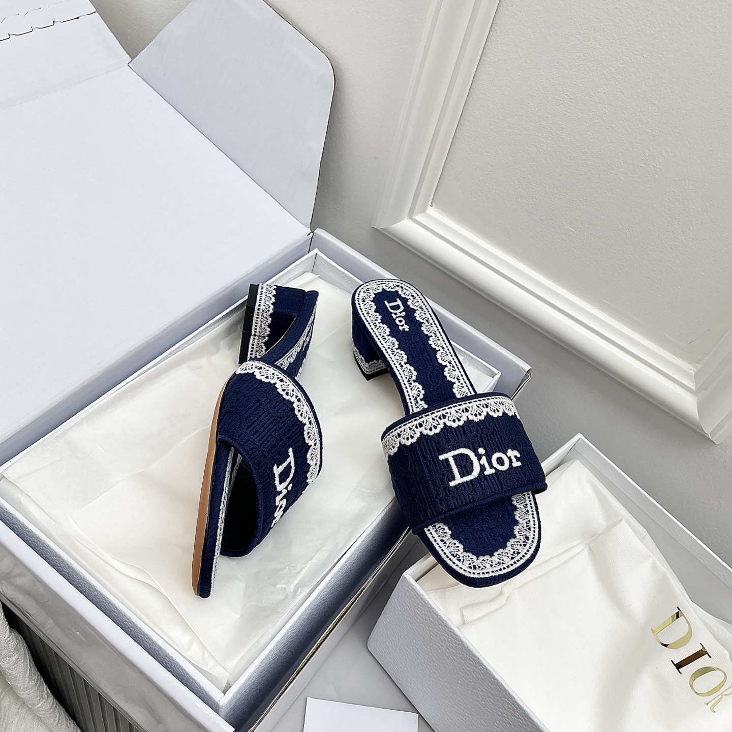 ディオール「Dior」【今年の新商品】ディオール ディオリビエラ レース×3D刺繍ミュール / スライドサンダル
