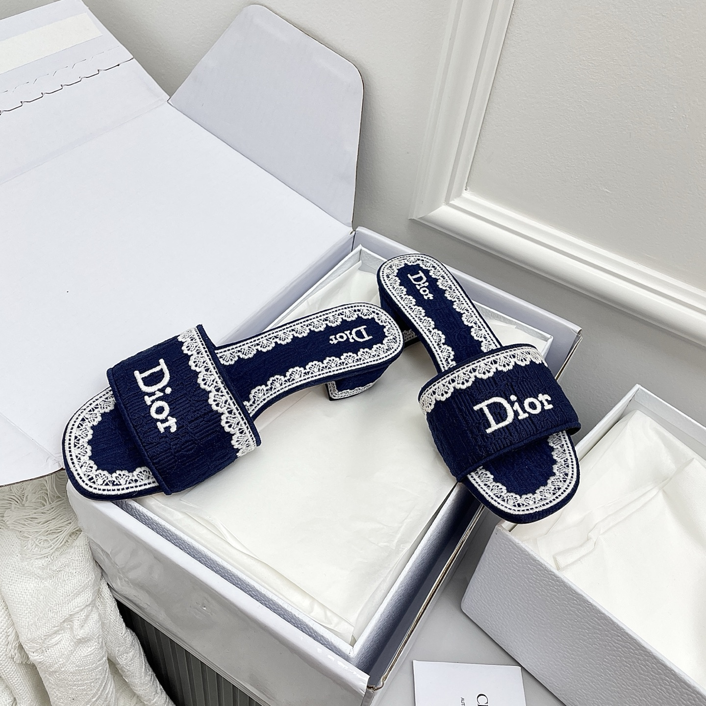 ディオール「Dior」【今年の新商品】ディオール ディオリビエラ レース×3D刺繍ミュール / スライドサンダル