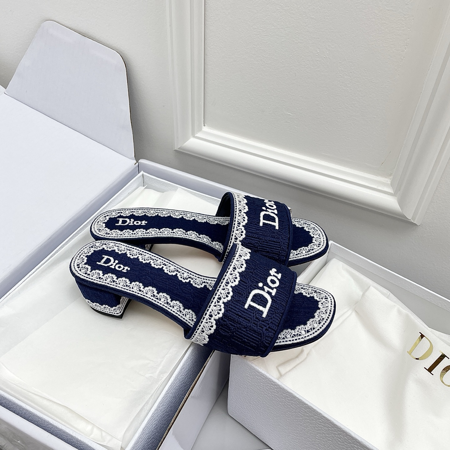 ディオール「Dior」【今年の新商品】ディオール ディオリビエラ レース×3D刺繍ミュール / スライドサンダル