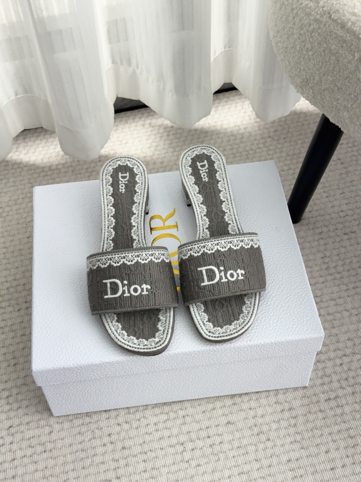 ディオール「Dior」【今年の新商品】ディオール ディオリビエラ レース×3D刺繍ミュール / スライドサンダル