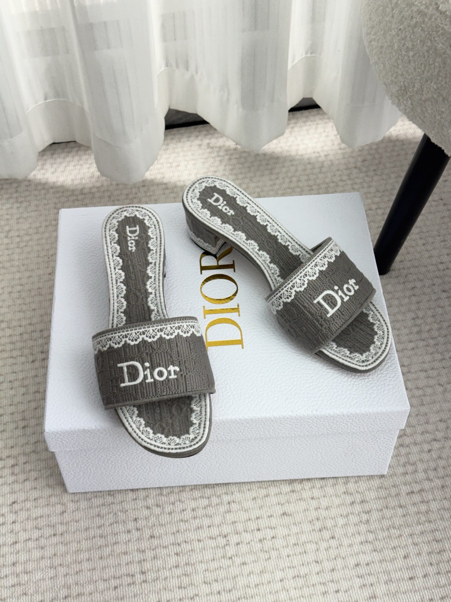 ディオール「Dior」【今年の新商品】ディオール ディオリビエラ レース×3D刺繍ミュール / スライドサンダル