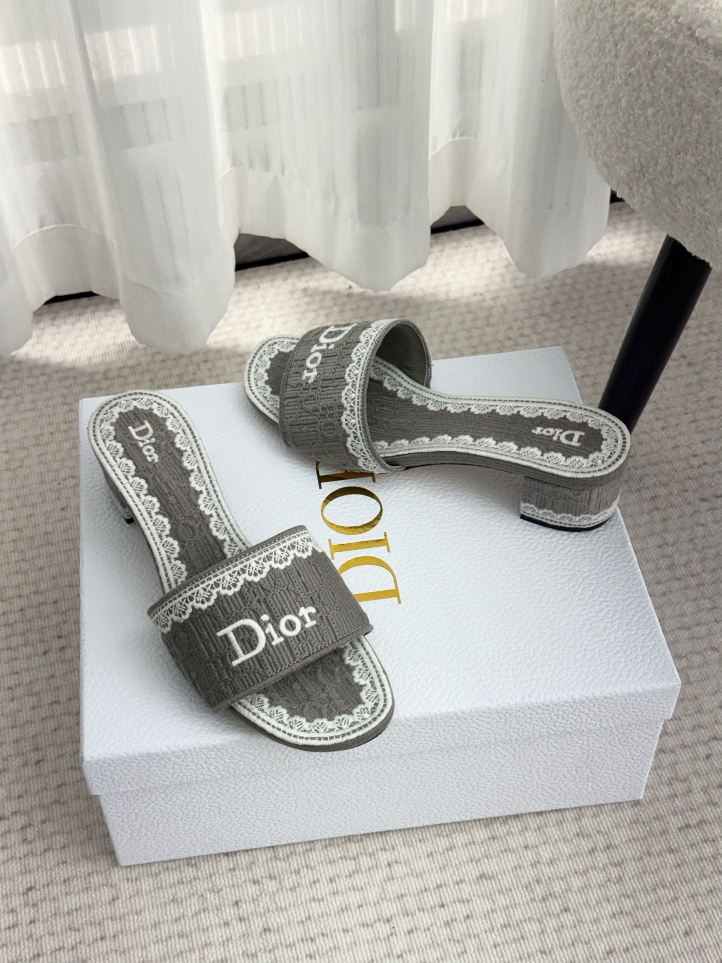 ディオール「Dior」【今年の新商品】ディオール ディオリビエラ レース×3D刺繍ミュール / スライドサンダル