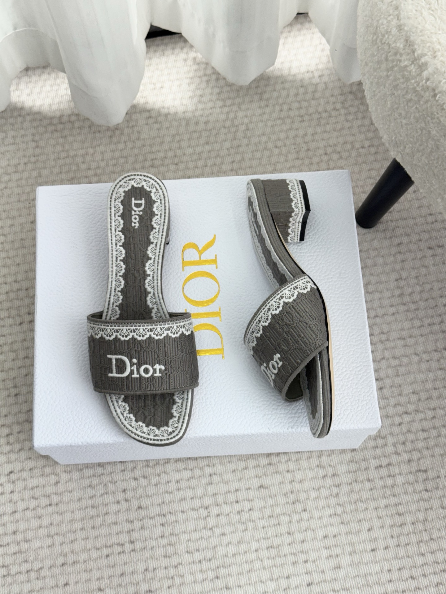 ディオール「Dior」【今年の新商品】ディオール ディオリビエラ レース×3D刺繍ミュール / スライドサンダル