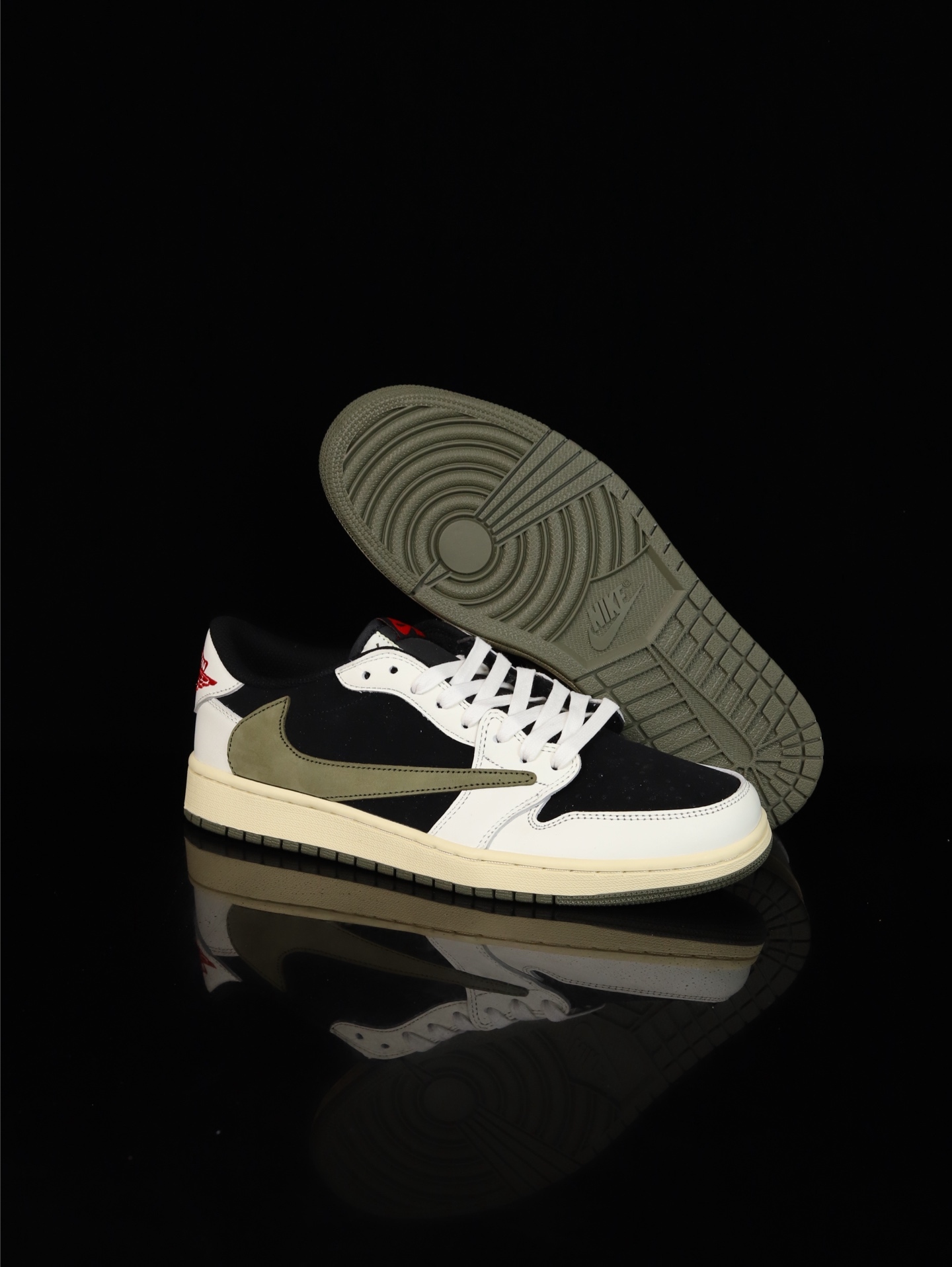【日本未発売モデル】Nike Air Jordan 1 Low x Travis Scott Reverse Swoosh スニーカー