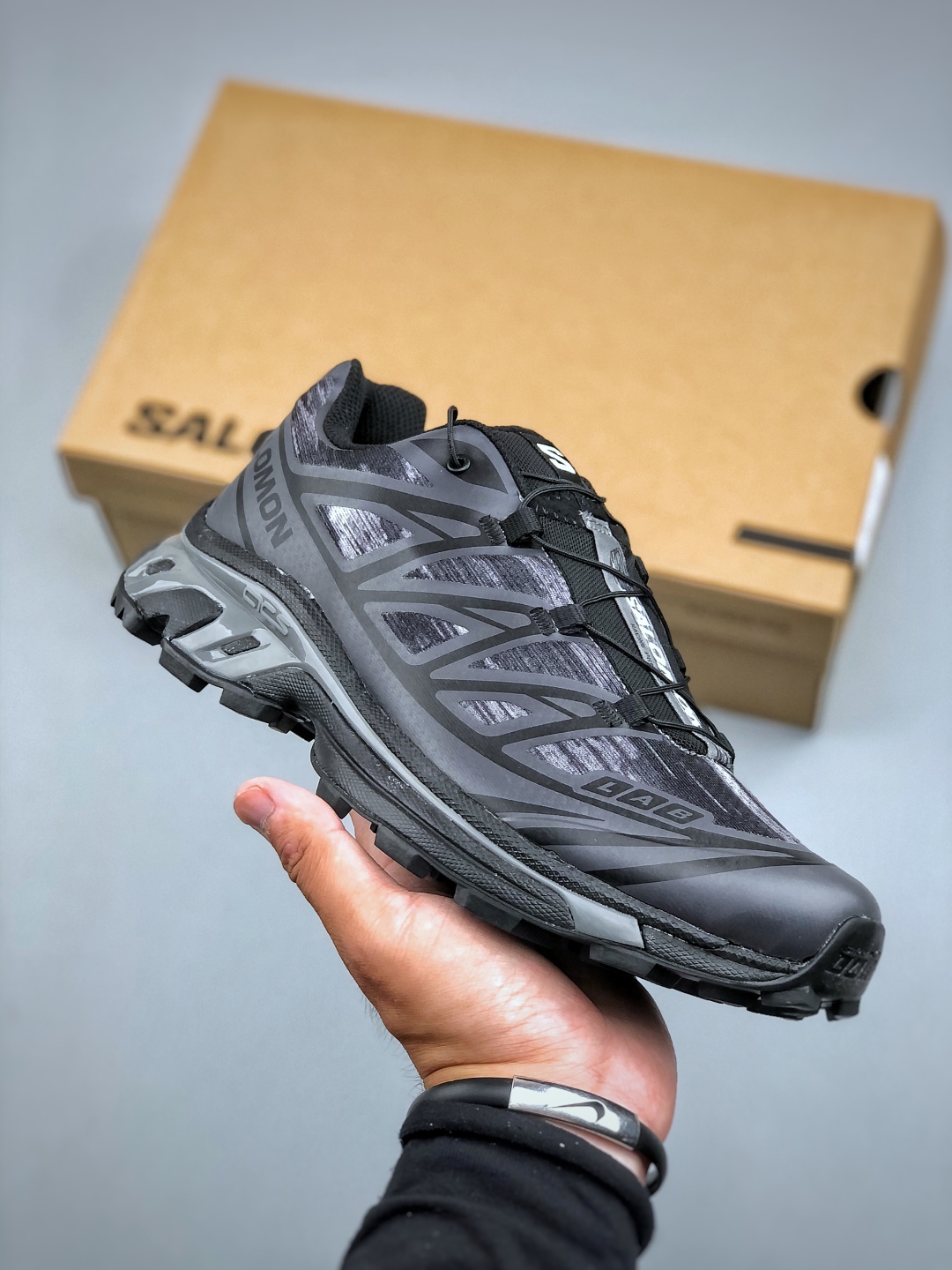 サロモン「SALOMON」XT-6 ユニセックス スポーツスタイルシューズ