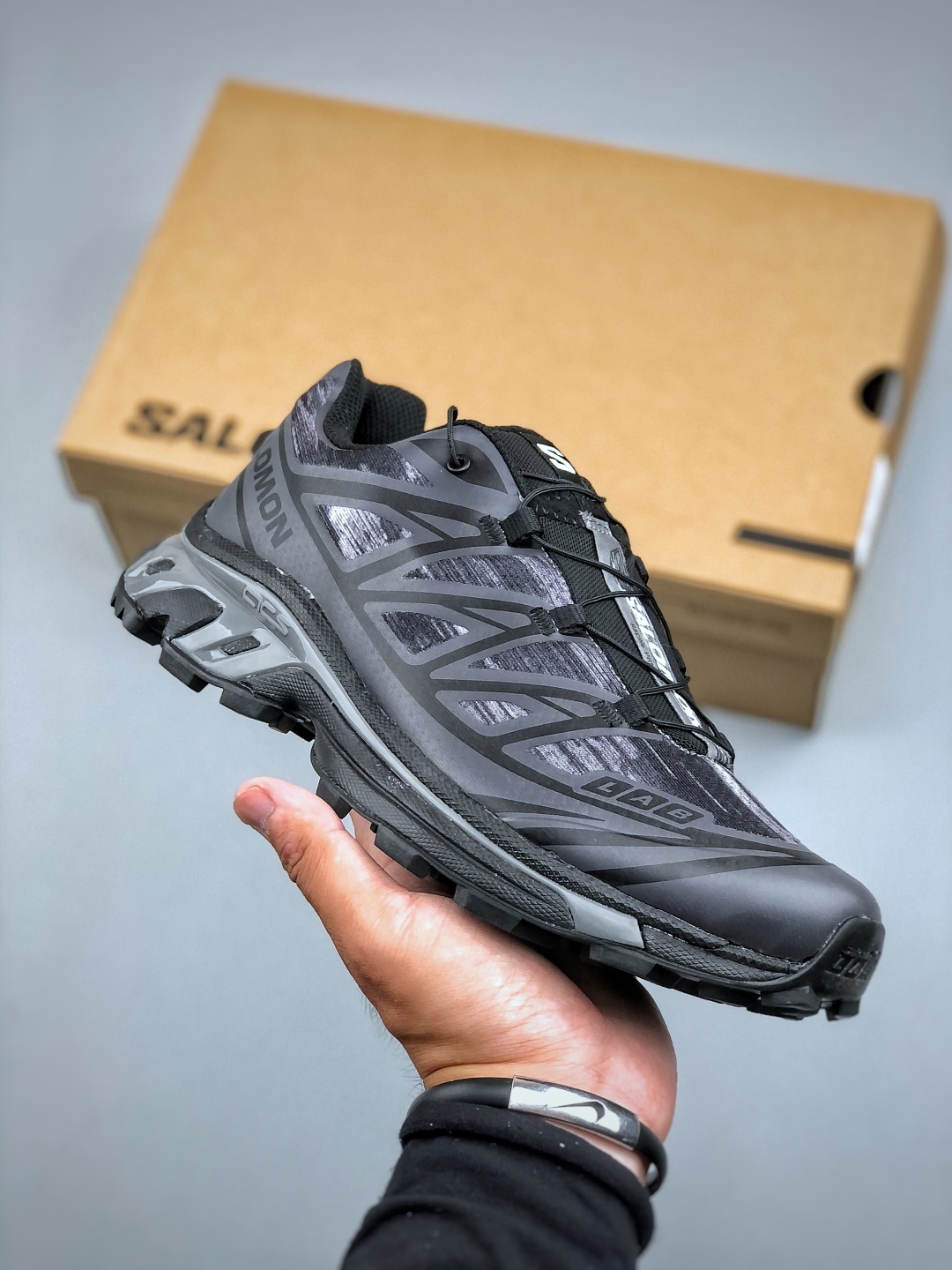 サロモン「SALOMON」XT-6 ユニセックス スポーツスタイルシューズ