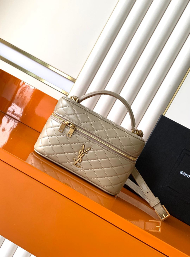 サンローラン「Saint Laurent」ギャビー ヴァニティバッグ（ラムスキン）