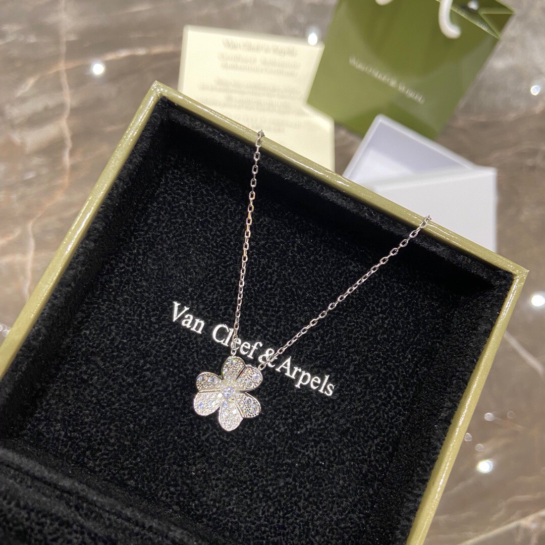 ヴァン クリーフ＆アーペル「Van Cleef & Arpels」Alhambra 18Kイエローゴールド マザーオブパール ペンダント42cm
