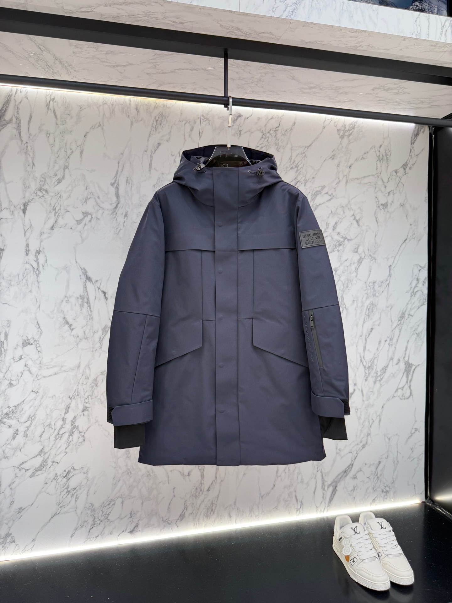 バーバリー「Burberry」秋冬ミドル丈フード付きダウンジャケット