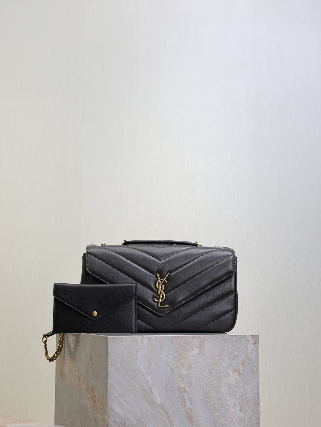 2026サンローラン「Saint Laurent LOULOU ミディアム マトラッセラムスキン ショルダーバッグ