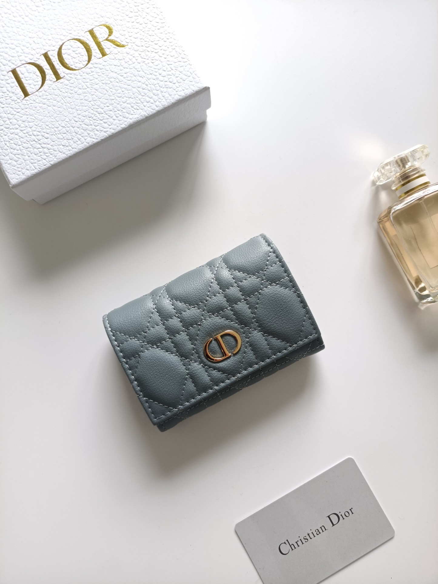 ディオール「Dior」ディオール 30 モンテーニュ グリシン ウォレット / コンパクトウォレット