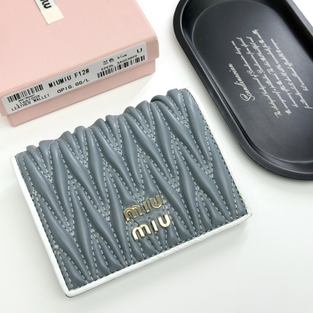 ミュウミュウ「Miu Miu」ミュウミュウ マテラッセ ラムスキン マルチウォレット F12 / コンパクトウォレット