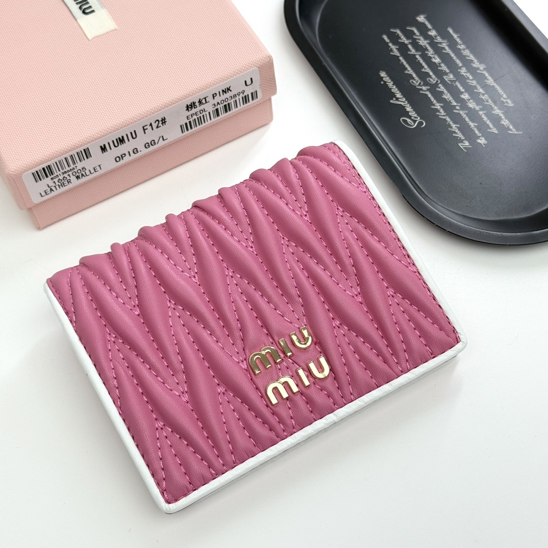ミュウミュウ「Miu Miu」ミュウミュウ マテラッセ ラムスキン マルチウォレット F12 / コンパクトウォレット