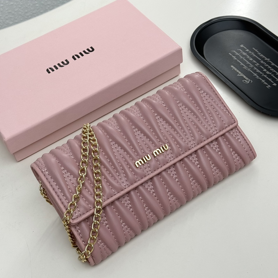 ミュウミュウ「Miu Miu」ミュウミュウ マテラッセ ラムスキン コンパクトウォレット 9886 / 二つ折り財布
