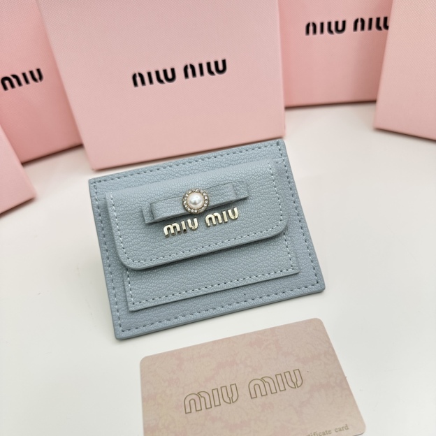 ミュウミュウ「Miu Miu」ミュウミュウ カーフスキン マルチウォレット 5237 / コンパクトウォレット
