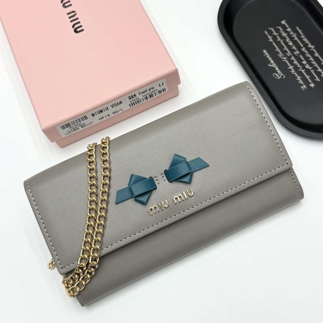 ミュウミュウ「Miu Miu」ミュウミュウ レザーミニバッグ V06 / ハンドバッグ