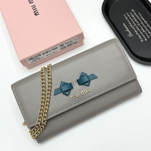 ミュウミュウ「Miu Miu」ミュウミュウ レザーミニバッグ V06 / ハンドバッグ