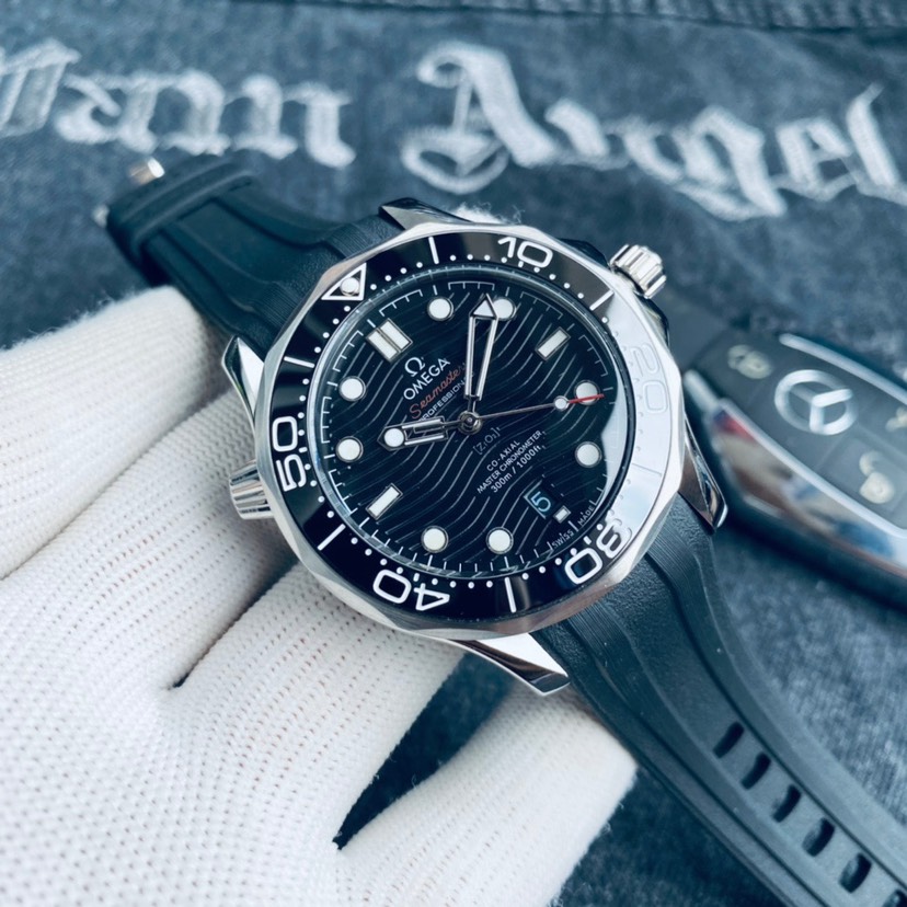オメガ「Omega」シーマスター ダイバー 300M コーアクシャル マスター クロノメーター 42mm