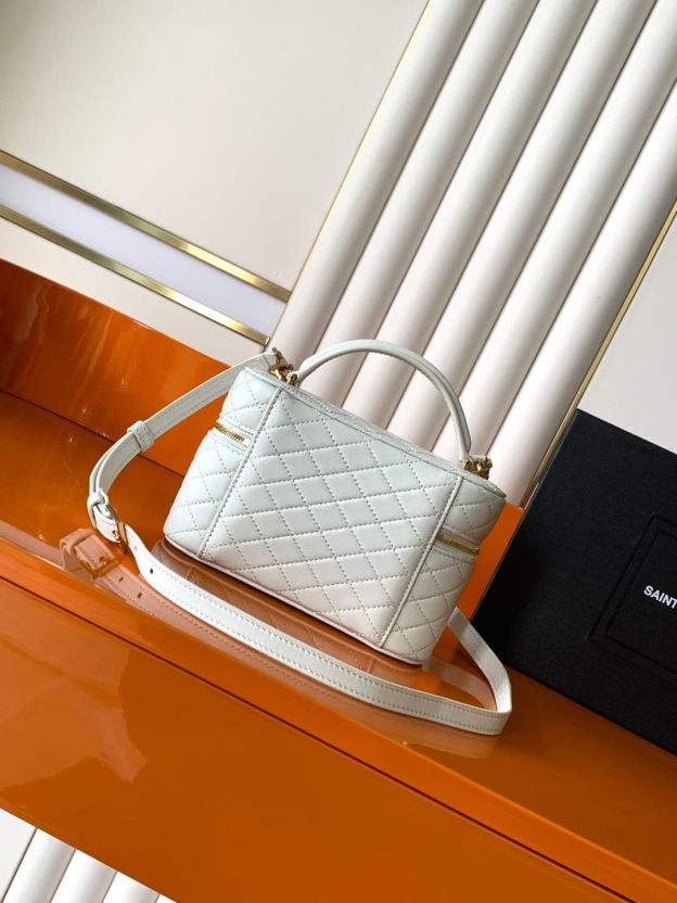 サンローラン「Saint Laurent」ギャビー ヴァニティバッグ（ラムスキン）