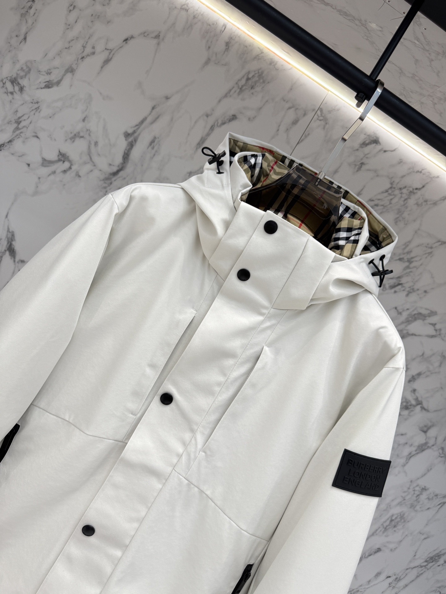 バーバリー「Burberry」秋冬フード付き防寒ダウンジャケット