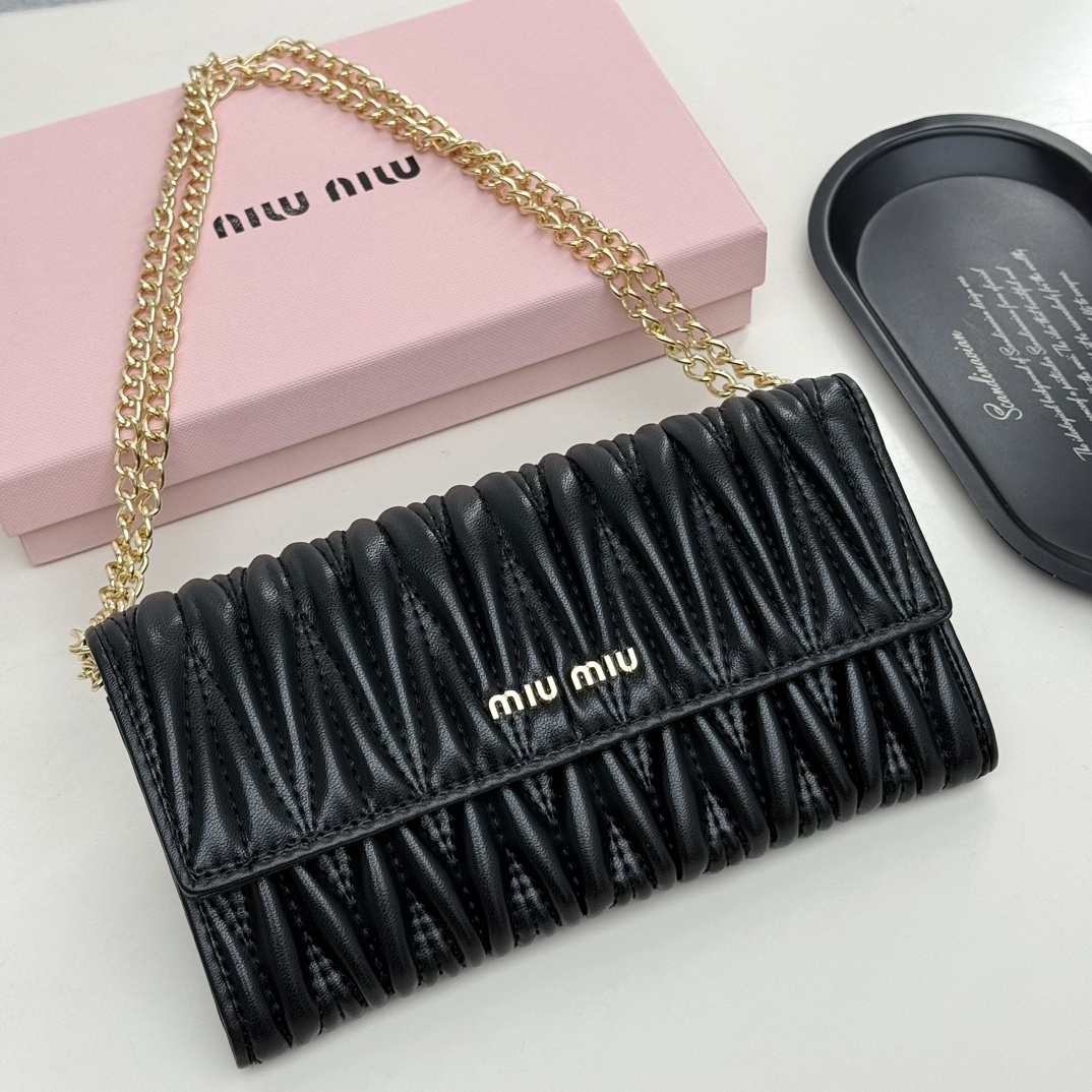 ミュウミュウ「Miu Miu」ミュウミュウ マテラッセ ラムスキン コンパクトウォレット 9886 / 二つ折り財布
