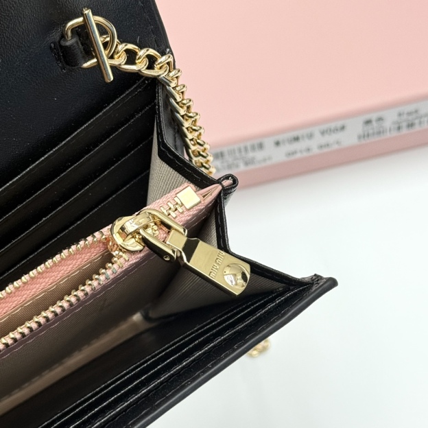 ミュウミュウ「Miu Miu」ミュウミュウ レザーミニバッグ V06 / ハンドバッグ