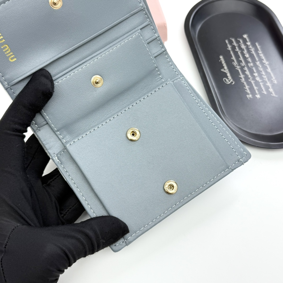 ミュウミュウ「Miu Miu」ミュウミュウ マテラッセ ラムスキン マルチウォレット F12 / コンパクトウォレット