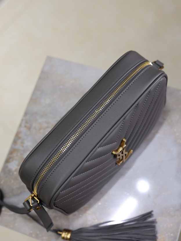 2026サンローラン「Saint Laurent LOU カメラバッグ