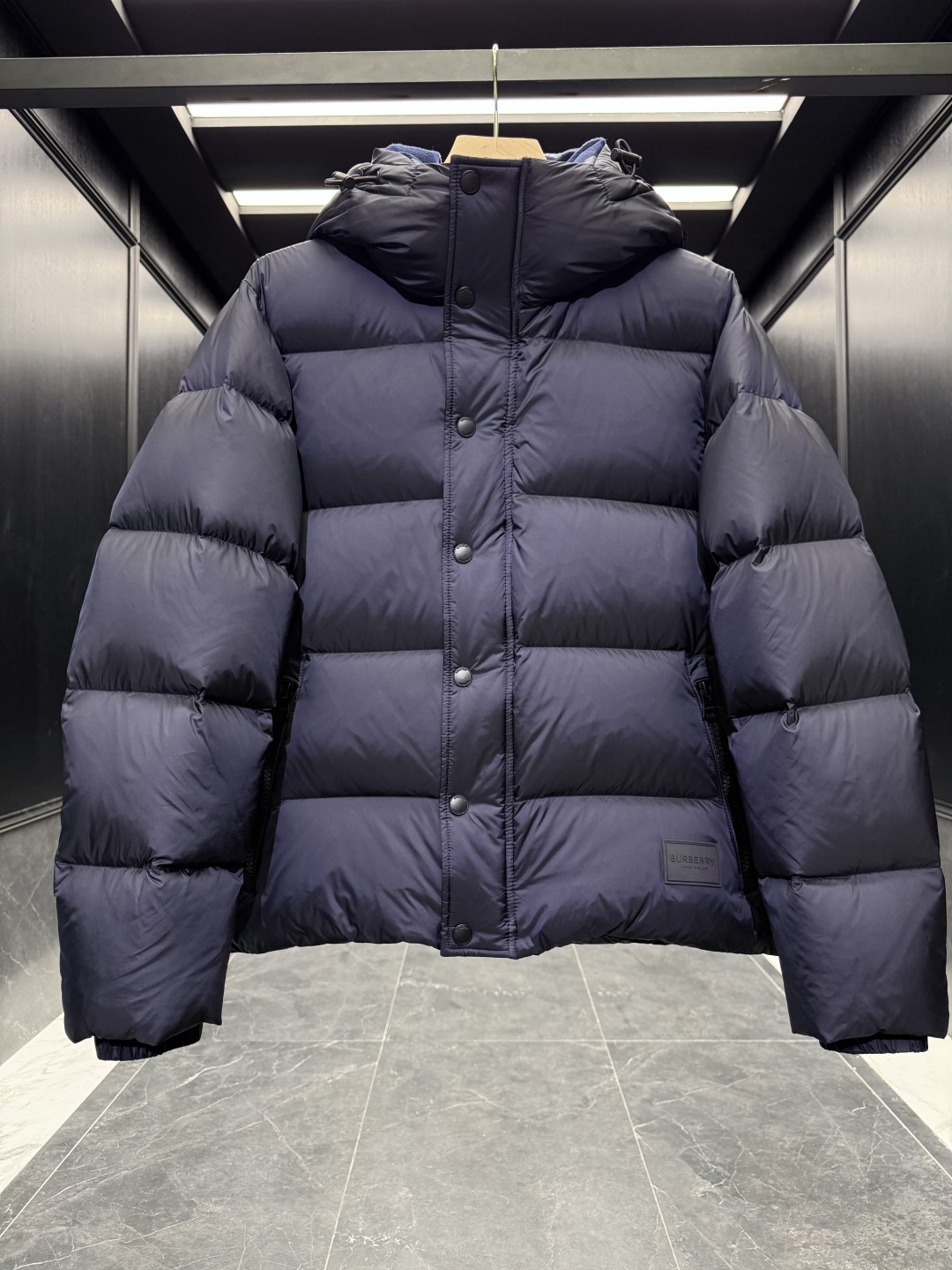 バーバリー「Burberry」クラシックウールチェックカラーナイロンダウンジャケット