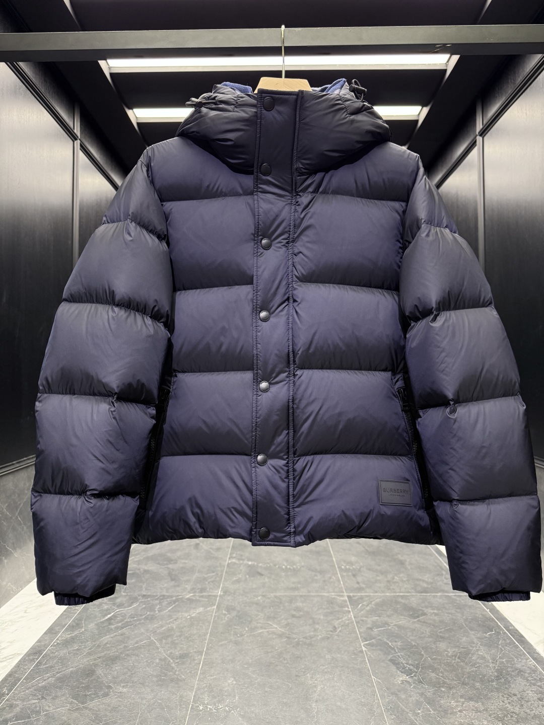 バーバリー「Burberry」クラシックウールチェックカラーナイロンダウンジャケット