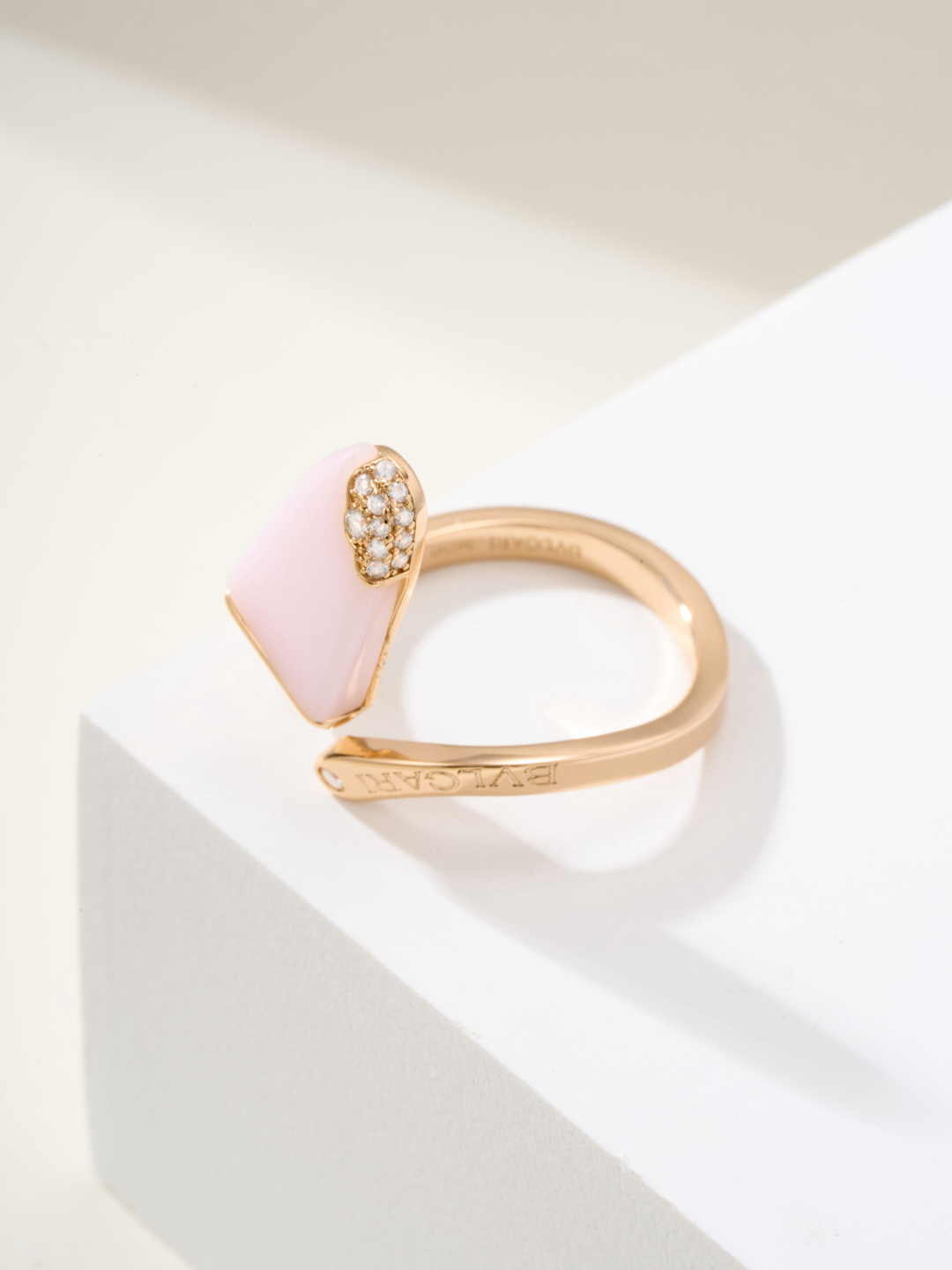 ブルガリ「Bvlgari」Gelati エレガントなリングコレクション