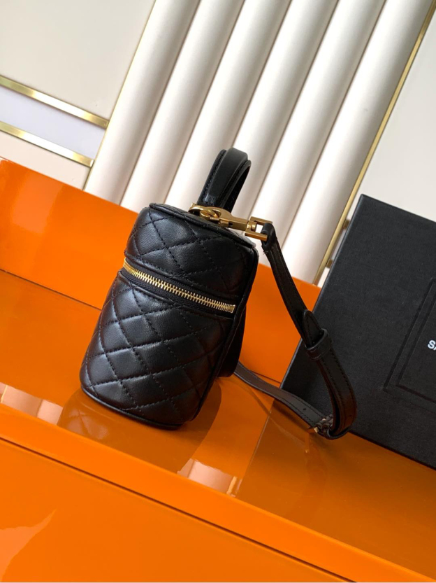 サンローラン「Saint Laurent」ギャビー ヴァニティバッグ（ラムスキン）