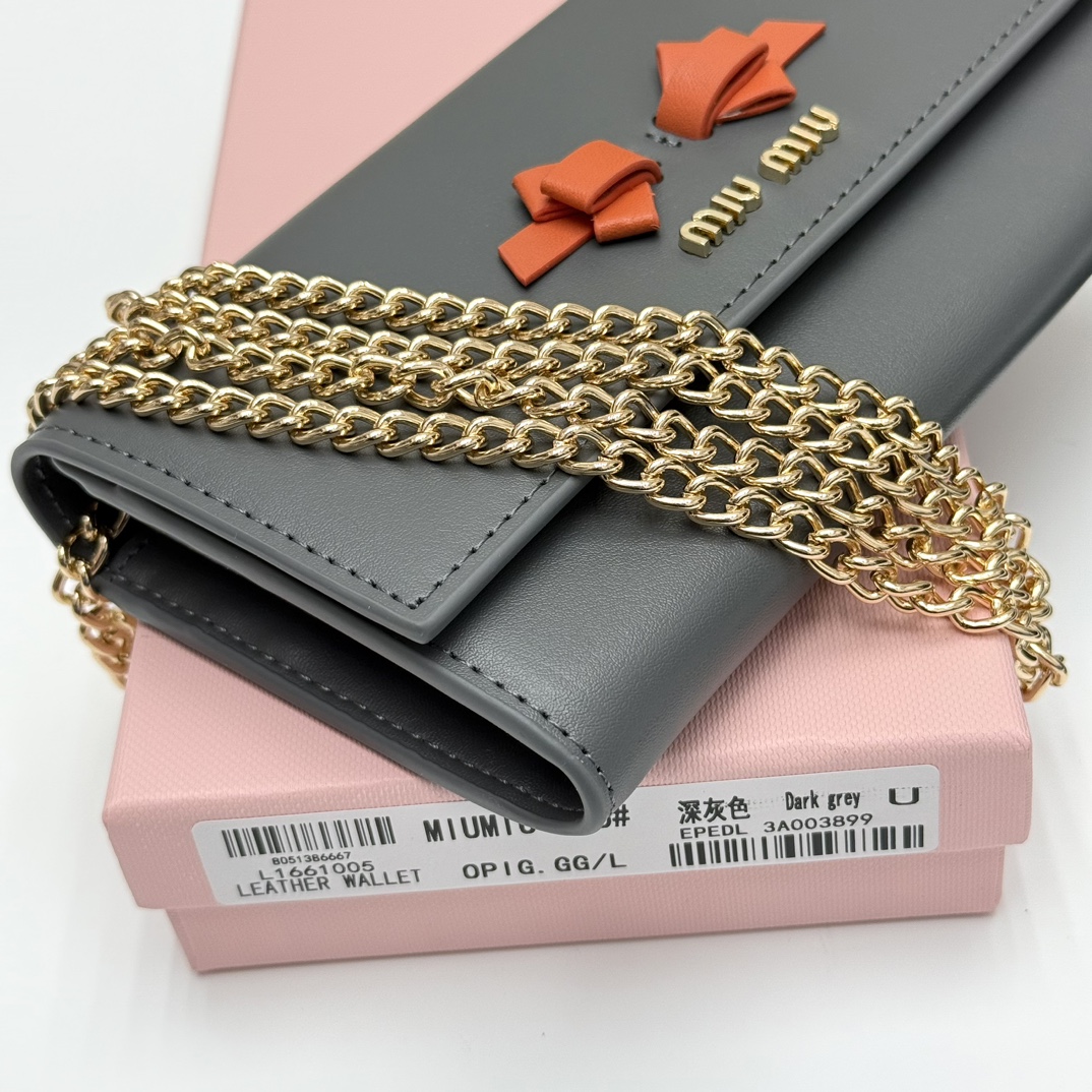 ミュウミュウ「Miu Miu」ミュウミュウ レザーミニバッグ V06 / ハンドバッグ