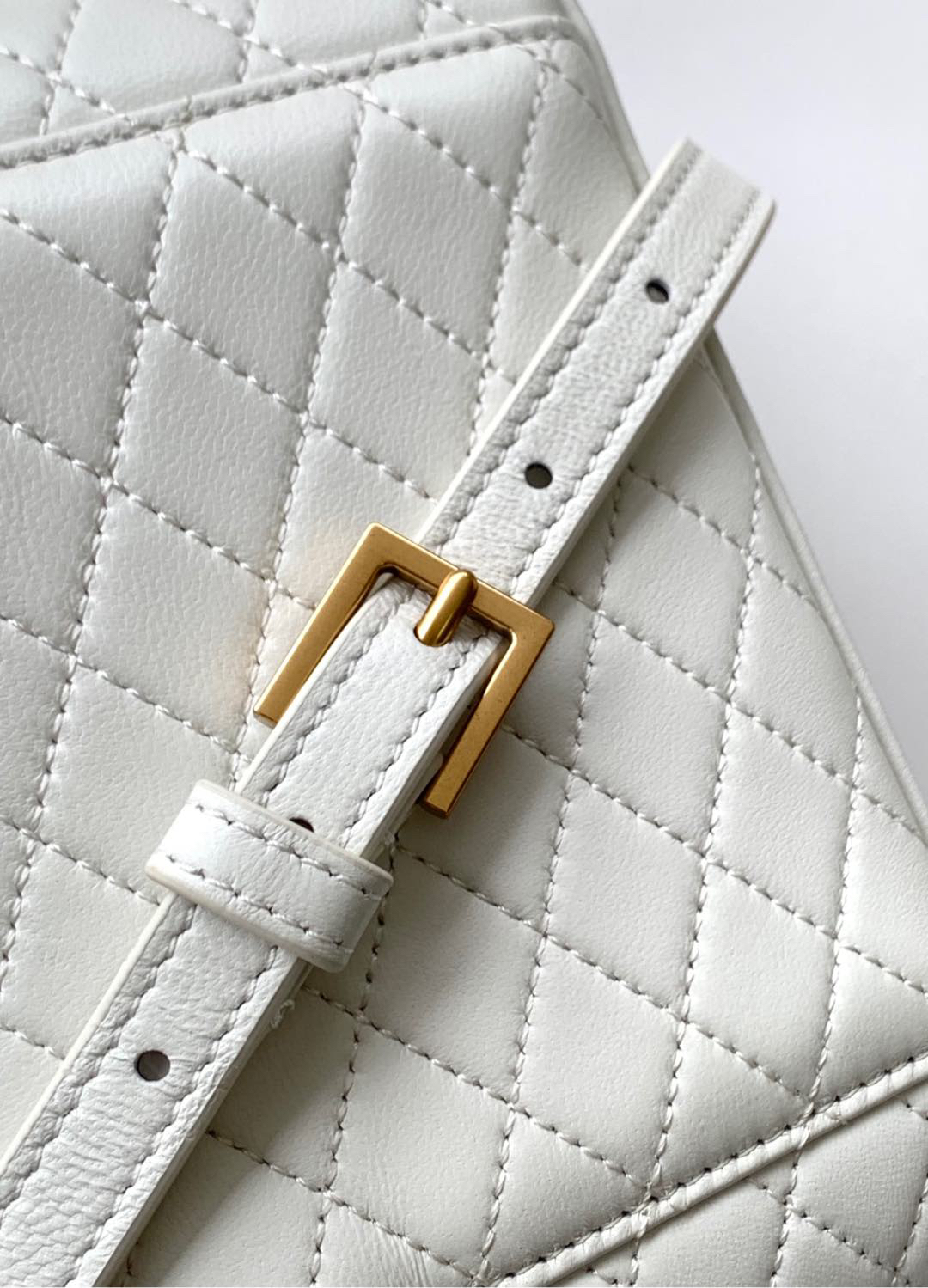 サンローラン「Saint Laurent」ギャビー ヴァニティバッグ（ラムスキン）