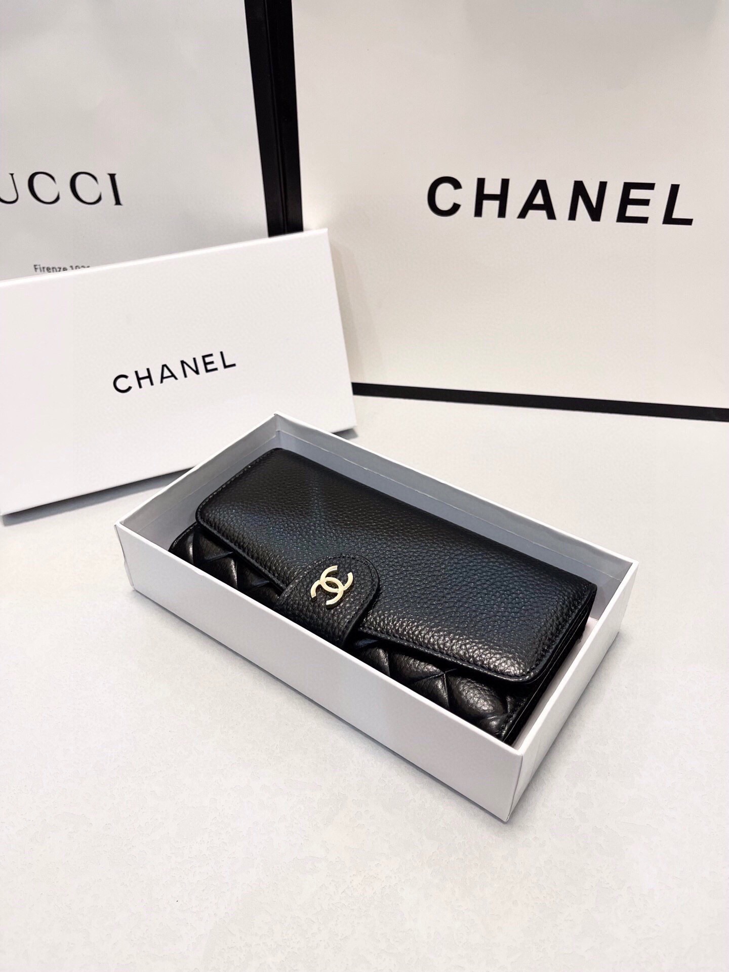 シャネル「Chanel」三つ折りレザーウォレット