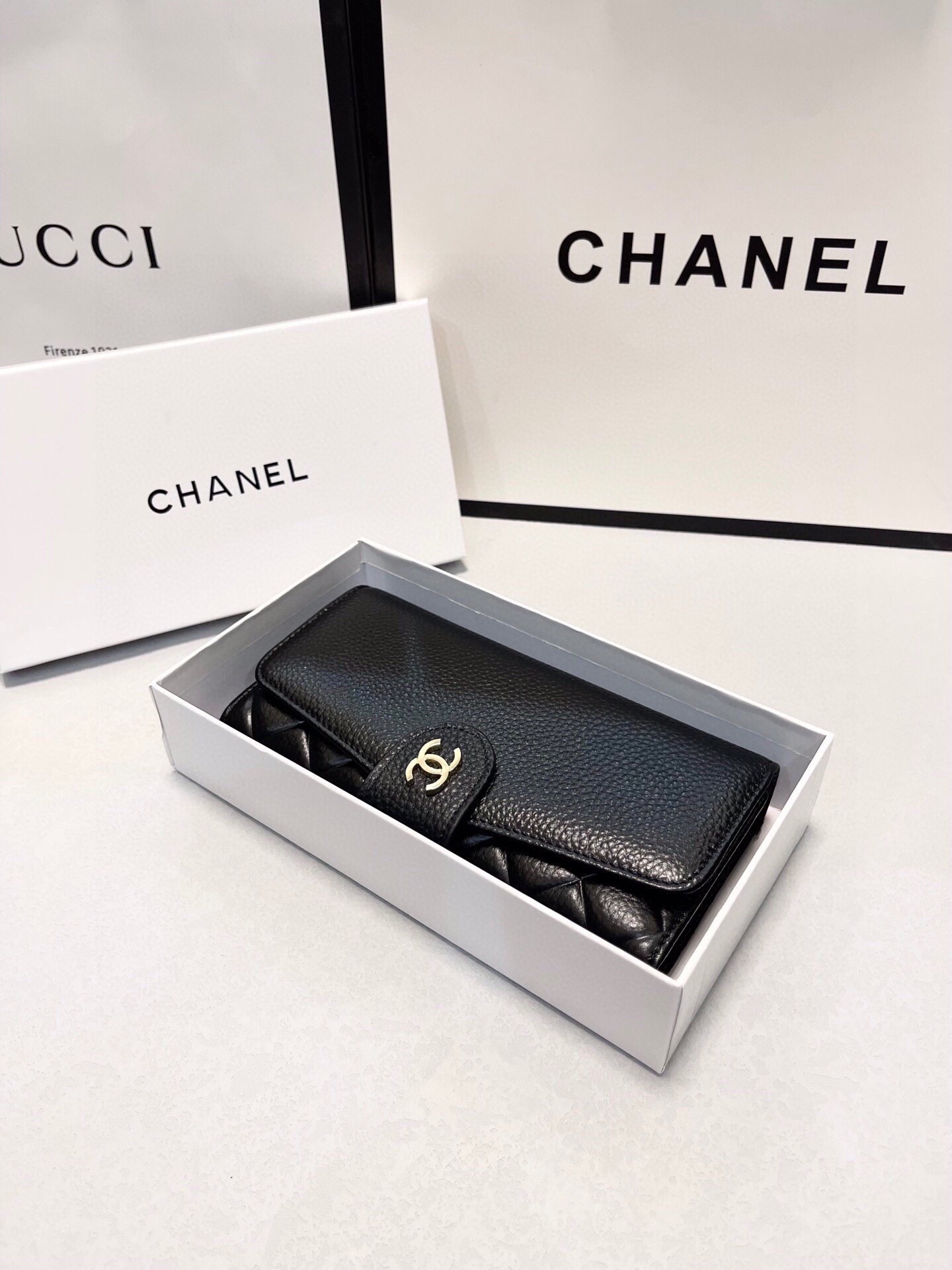 シャネル「Chanel」三つ折りレザーウォレット