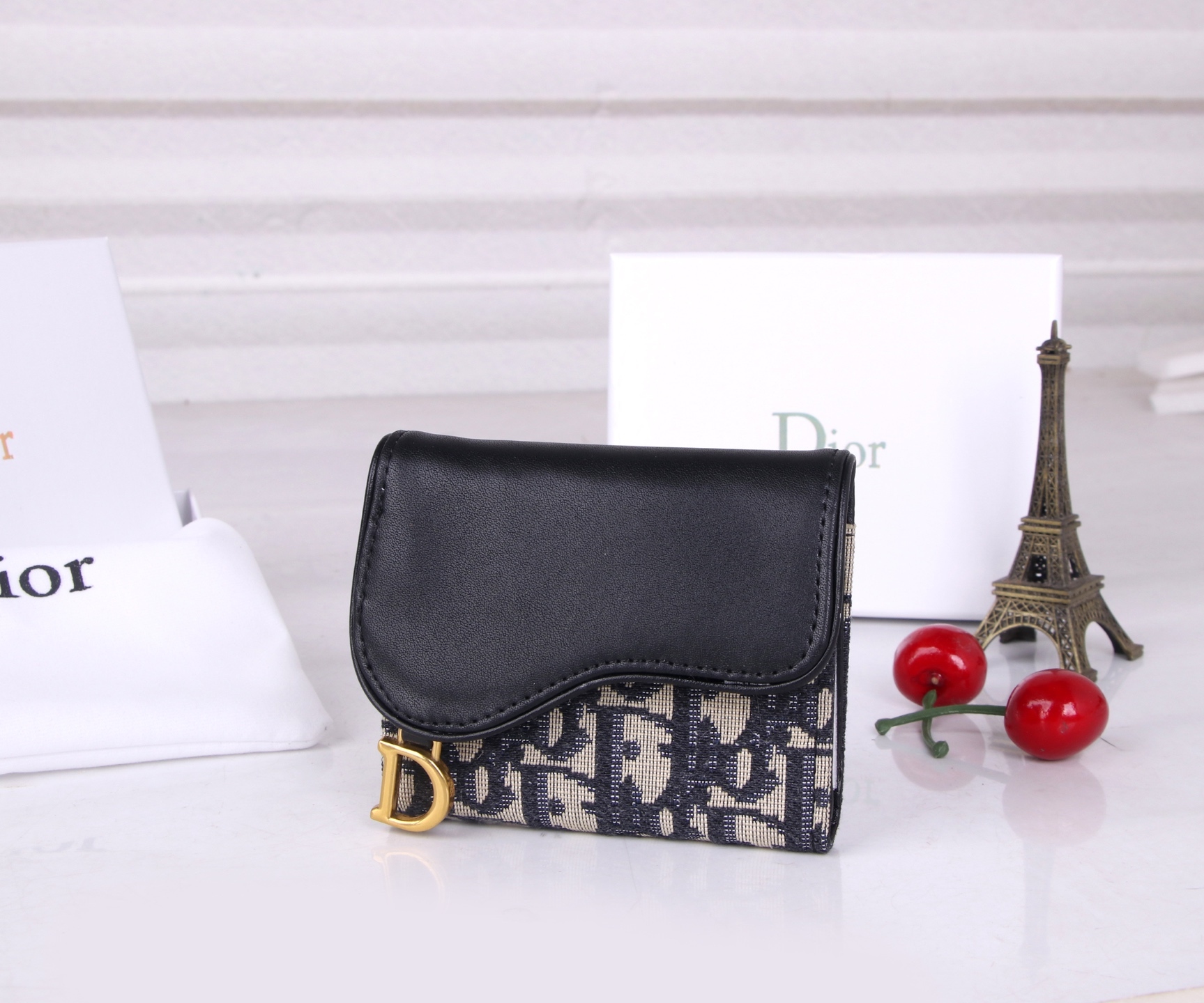 ディオール「Dior」ディオール コンパクト三つ折りウォレット 新作登場-isetant