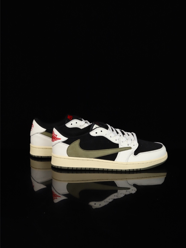 【日本未発売モデル】Nike Air Jordan 1 Low x Travis Scott Reverse Swoosh スニーカー