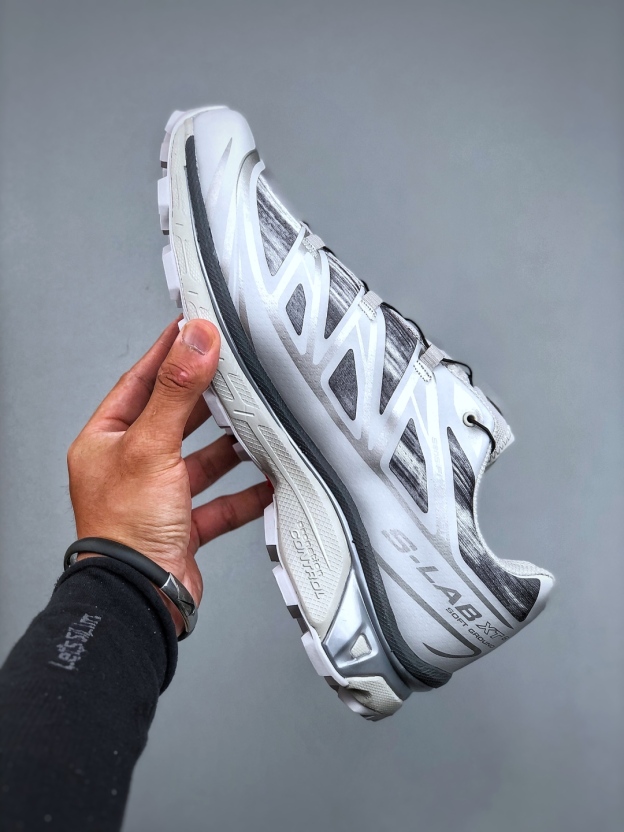 サロモン「SALOMON」XT-6 ユニセックス スポーツスタイルシューズ