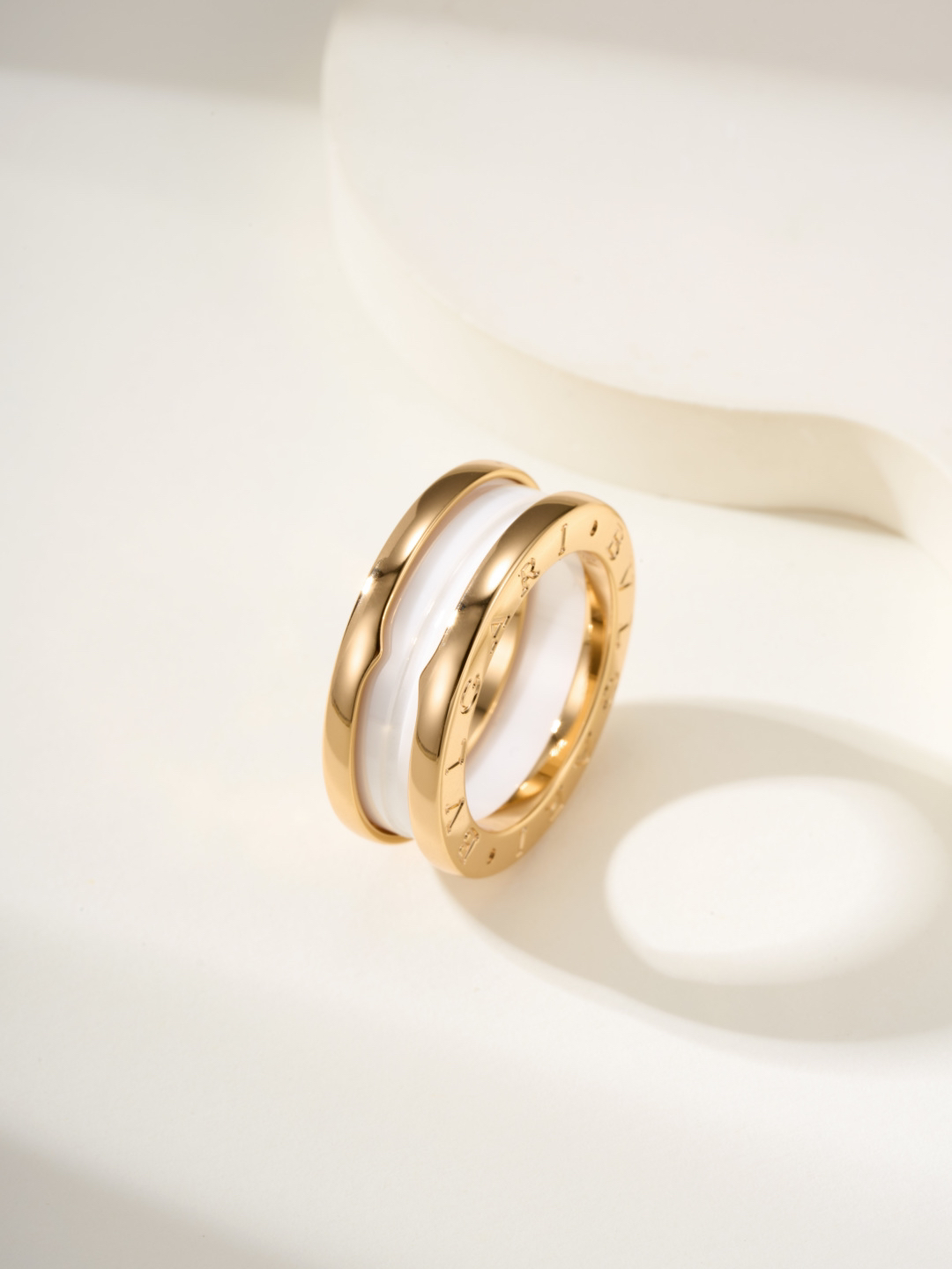 ブルガリ「Bvlgari」エレガントなリングコレクション