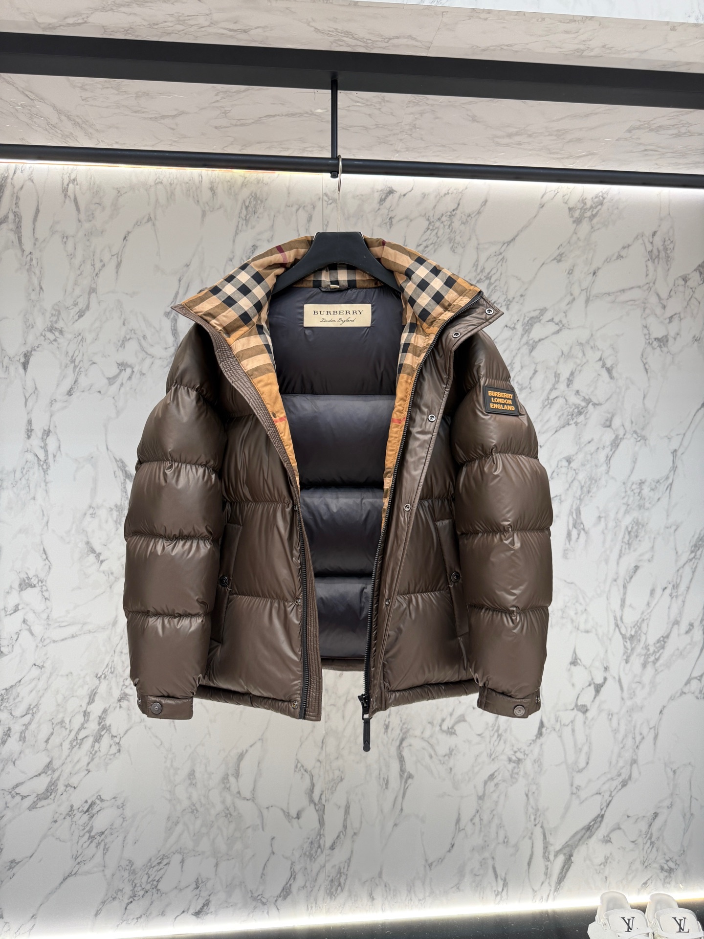 バーバリー「Burberry」秋冬ショート丈防寒ダウンジャケット