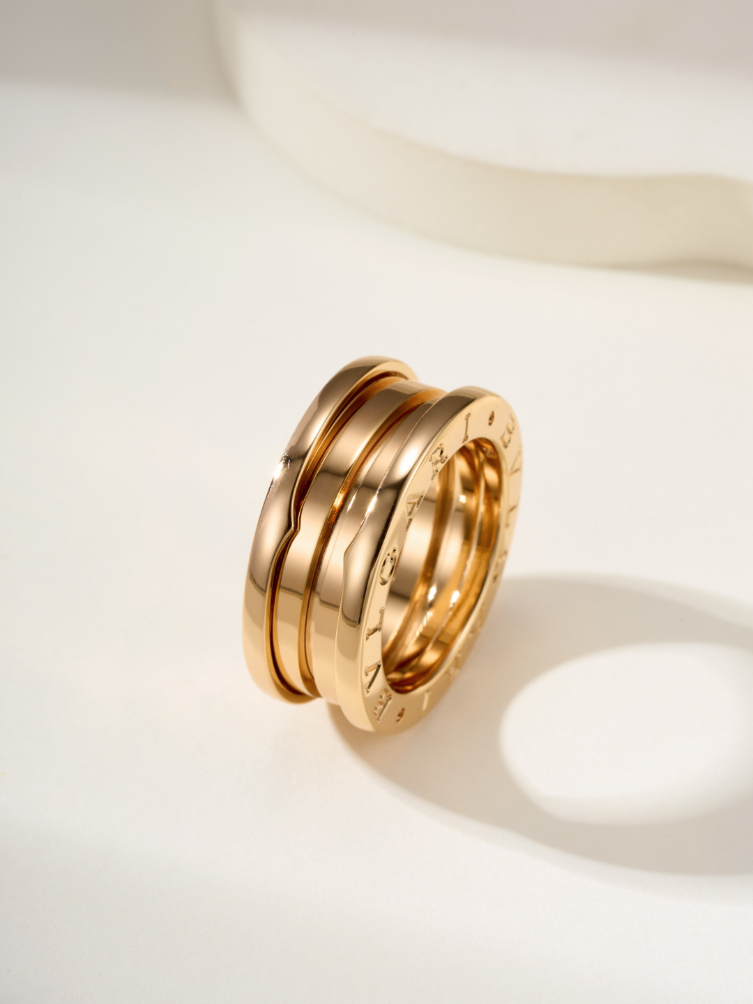 ブルガリ「Bvlgari」エレガントなリングコレクション