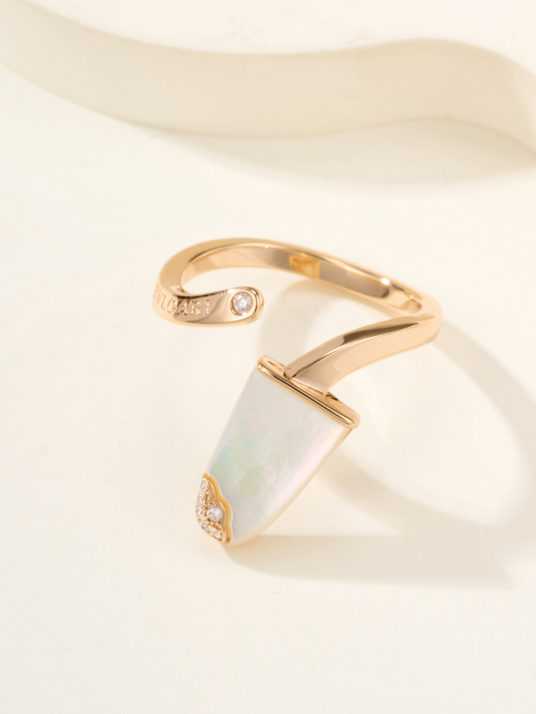 ブルガリ「Bvlgari」Gelati エレガントなリングコレクション