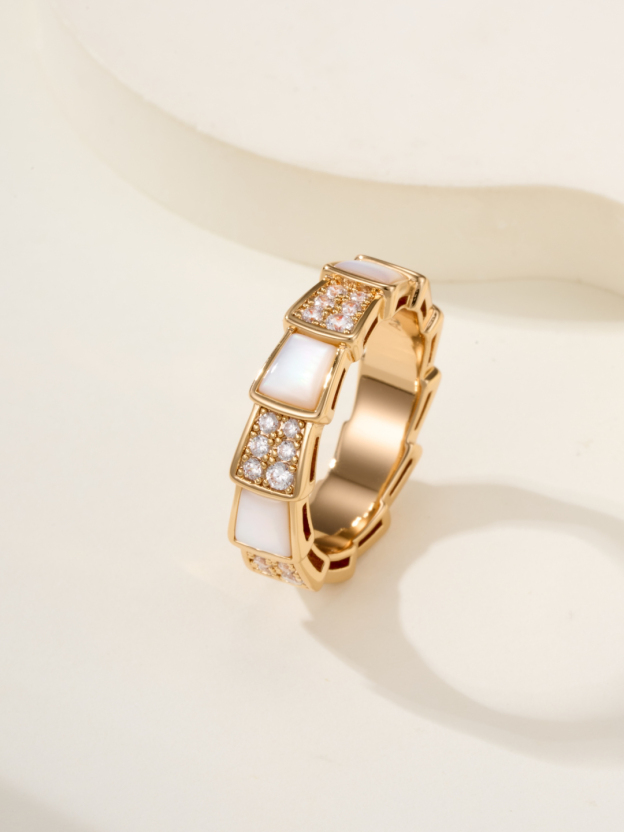 ブルガリ「Bvlgari」Gelati エレガントなリングコレクション