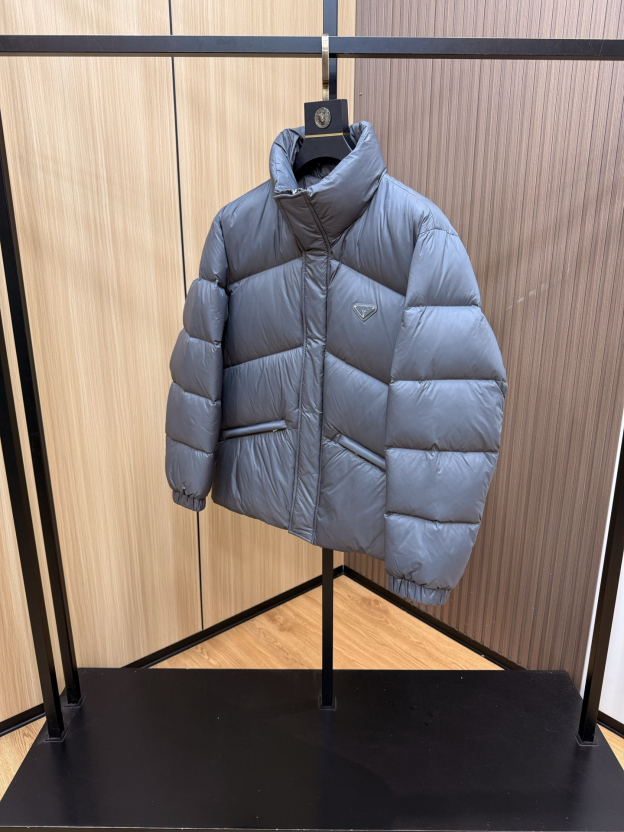 プラダ「Prada」秋冬ファッションスタンドカラーダウンジャケット