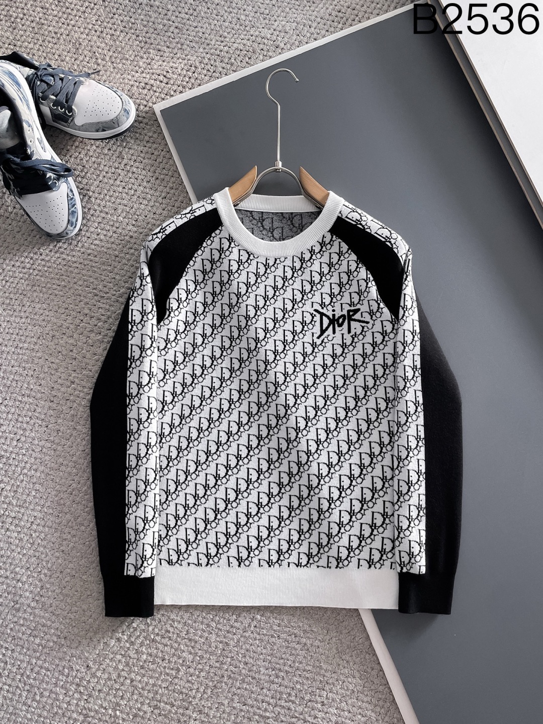 ディオール「Dior」秋冬新作ニットクルーネックセーター