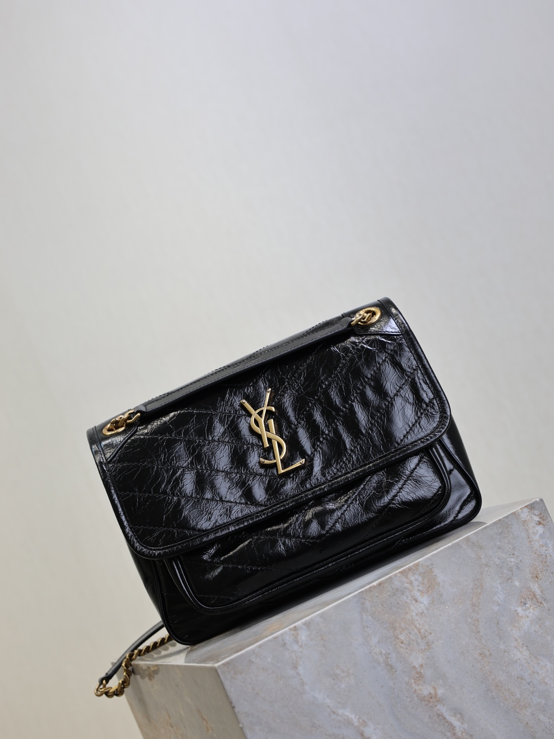 2026サンローラン「Saint Laurent NIKI ミディアム ヴィンテージクリンクルレザー チェーンショルダーバッグ