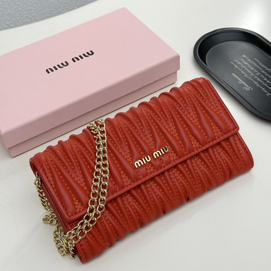 ミュウミュウ「Miu Miu」ミュウミュウ マテラッセ ラムスキン コンパクトウォレット 9886 / 二つ折り財布