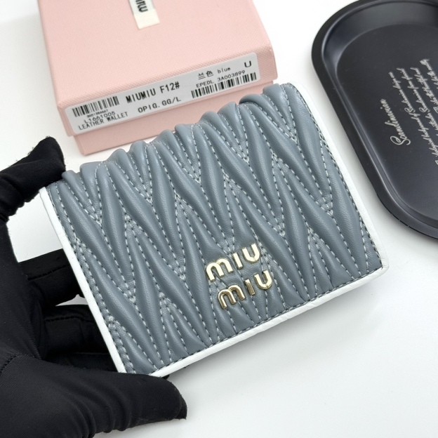ミュウミュウ「Miu Miu」ミュウミュウ マテラッセ ラムスキン マルチウォレット F12 / コンパクトウォレット