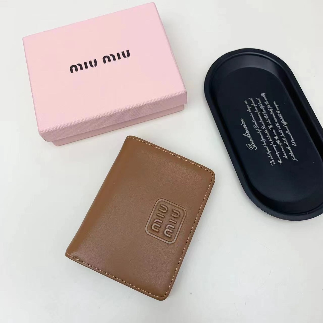 ミュウミュウ「Miu Miu」ミュウミュウ カーフスキン コンパクトウォレット 5238 / 二つ折り財布